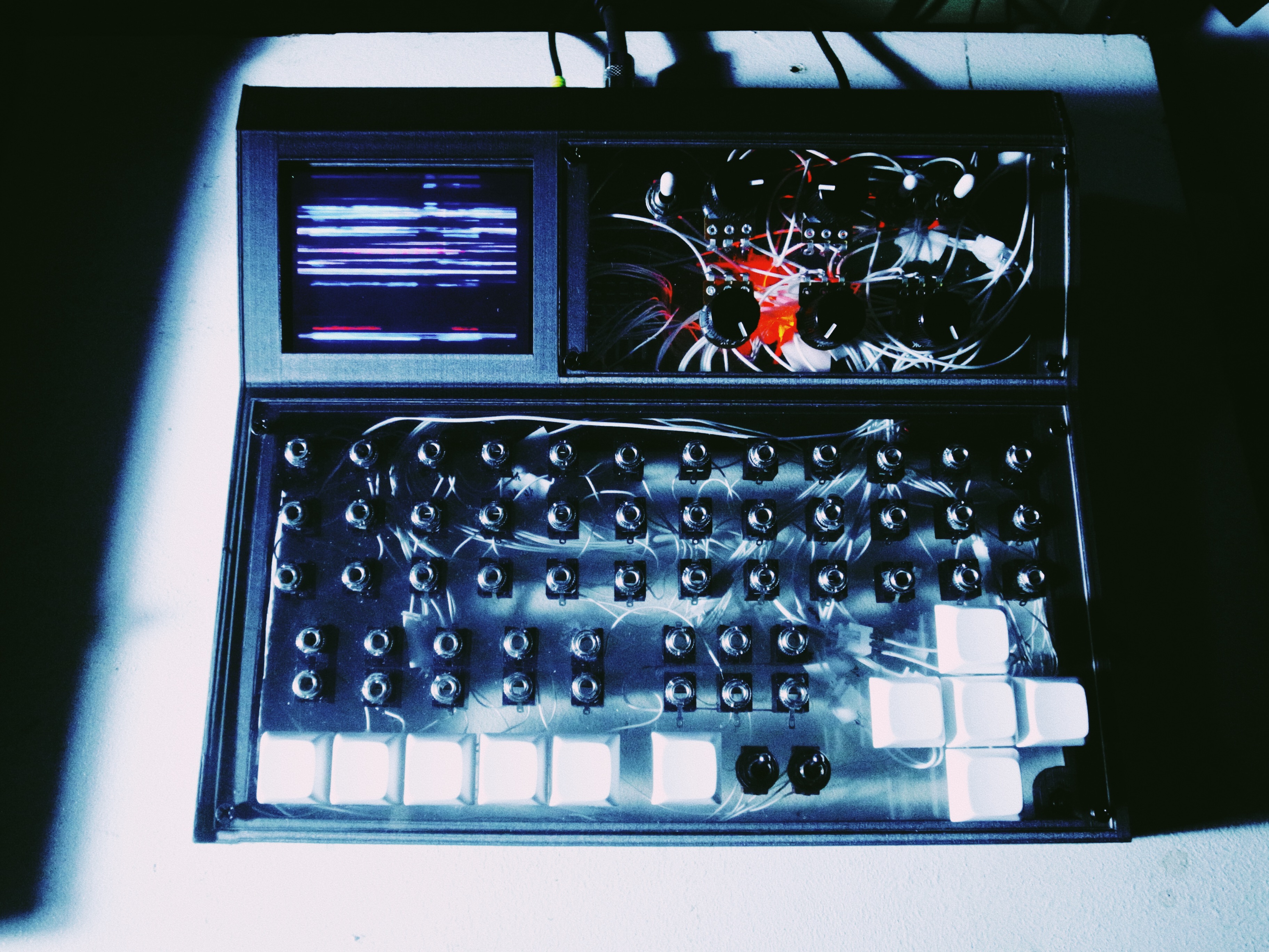 FeedbackVideoSynthesizer